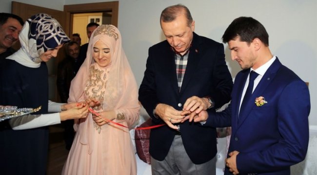 Nişan yüzüklerini Erdoğan taktı!