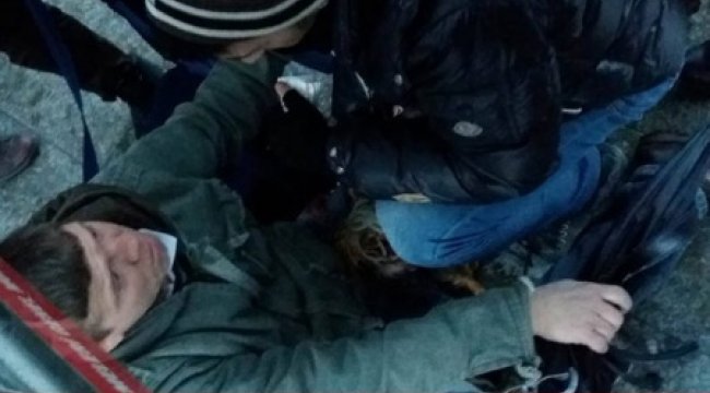 Yenibosna metrobüs durağında bıçaklı saldırı