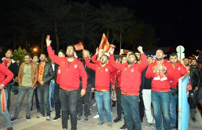 Erciş'te Ultraslan, şampiyonluk maçını dev ekranda izledi
