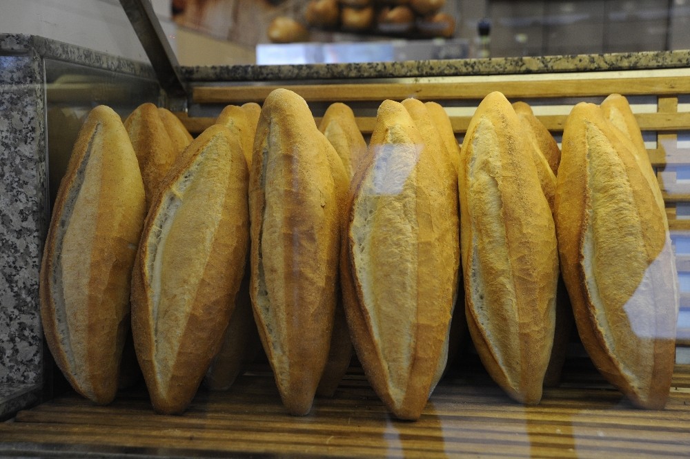 Fırıncılar ekmek fiyatındaki artışı maliyetlerin yükselmesine bağlıyor