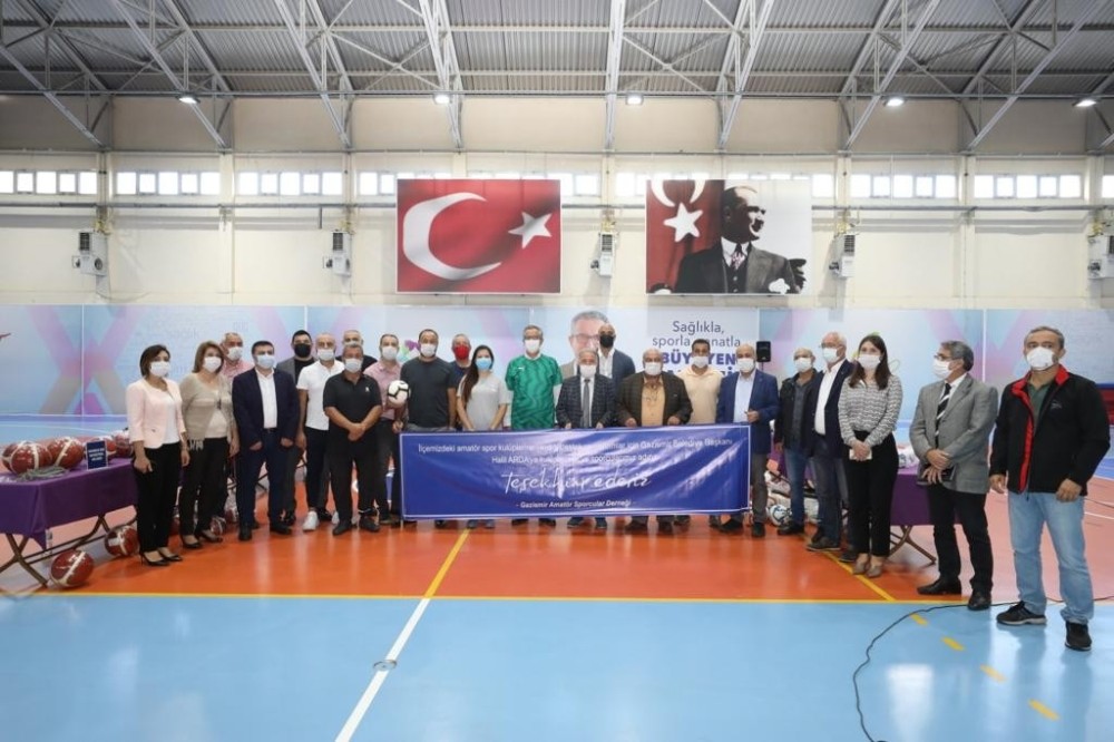 Gaziemir Belediyesinden amatör spor kulüplerine malzeme desteği