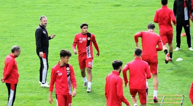 İlhan Var Eskişehirspor'da 'Havuz Sistemi'ni uygulamaya başladı