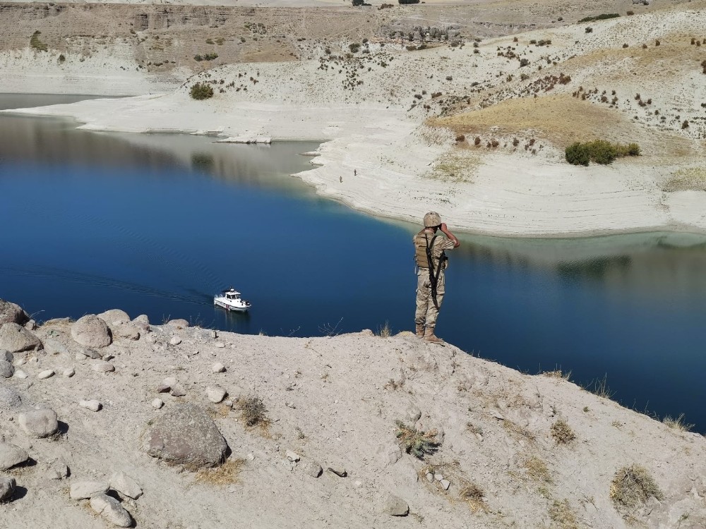 Kayıp çobanın kıyafetleri baraj gölü kenarında bulundu