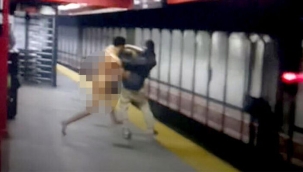 ABD'de metroda çıplak adam krizi! Tartıştığı yolcuyu raylara attı kendisi elektrik akımına kapıldı